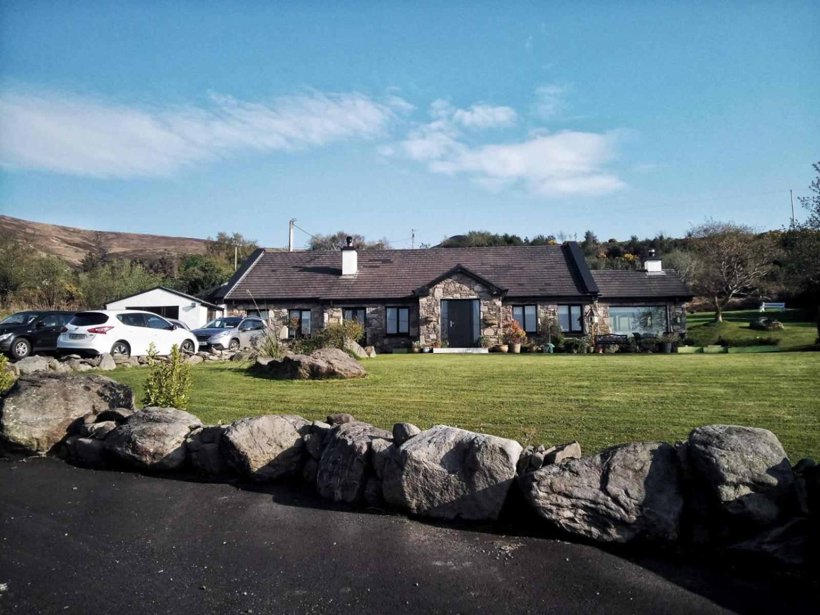 Great Lawn Kinisi 16K From The Town Centre V93 Hv56 Bed & Breakfast Laune Bridge Exterior foto